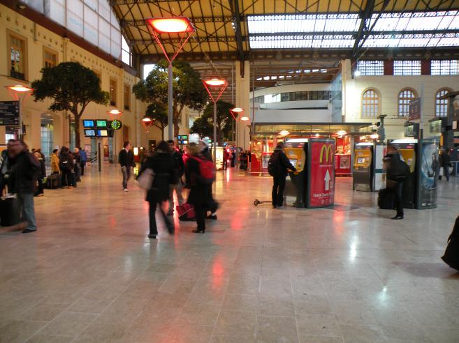  intérieur de la gare SNCF